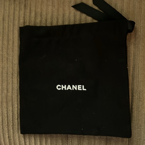 HOST PICK CHANEL BN gorgeous belt size 75/80 bought in 2023/2024 price is firm. - Picture 5 of 10